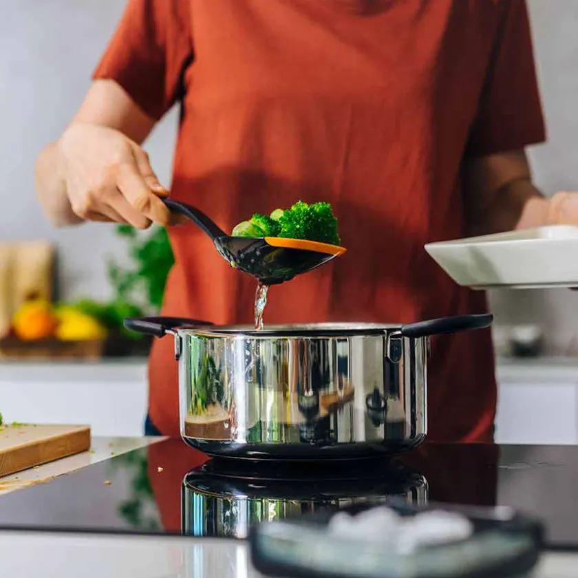 FISKARS Functional Form Perforert Skje New