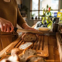 FISKARS Functional Form Skjærebrett Bambus med Brødkniv Clearance