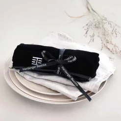 HARDANGER BESTIKK pose New