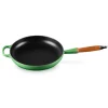 LE CREUSET Støpejernspanne m/trehåndtak 28cm Bamboo Green