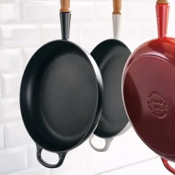 LE CREUSET Støpejernspanne med Trehåndtak 28cm Cerise Online