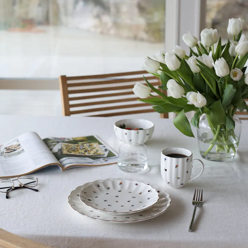 NOVA Lilly Krus m/Blomster og Gullkant 32cl Hvit Hot