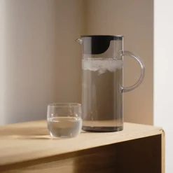 STELTON EM77 Vannkanne m/lokk 1,5L Smoke Clearance