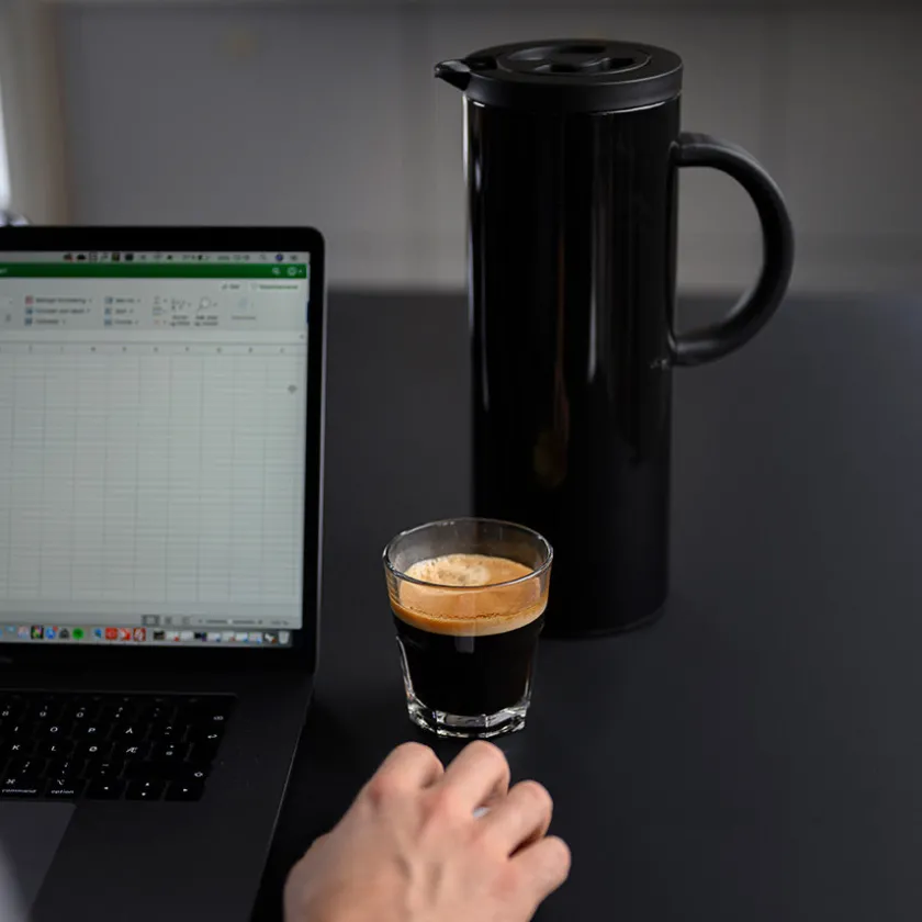 CHRISTIANIA 1739 TERMOKANNE SORT 1L CYLINDER Outlet